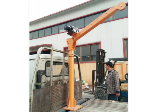 暖陽照方田民盼豐收年,室外吊運機(jī)輕松保春耕