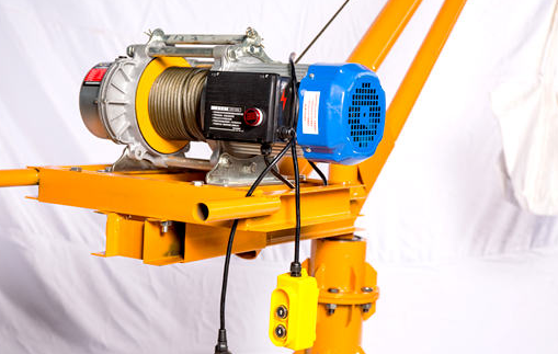 小型吊運機的急停能力和搭載電機功能有關